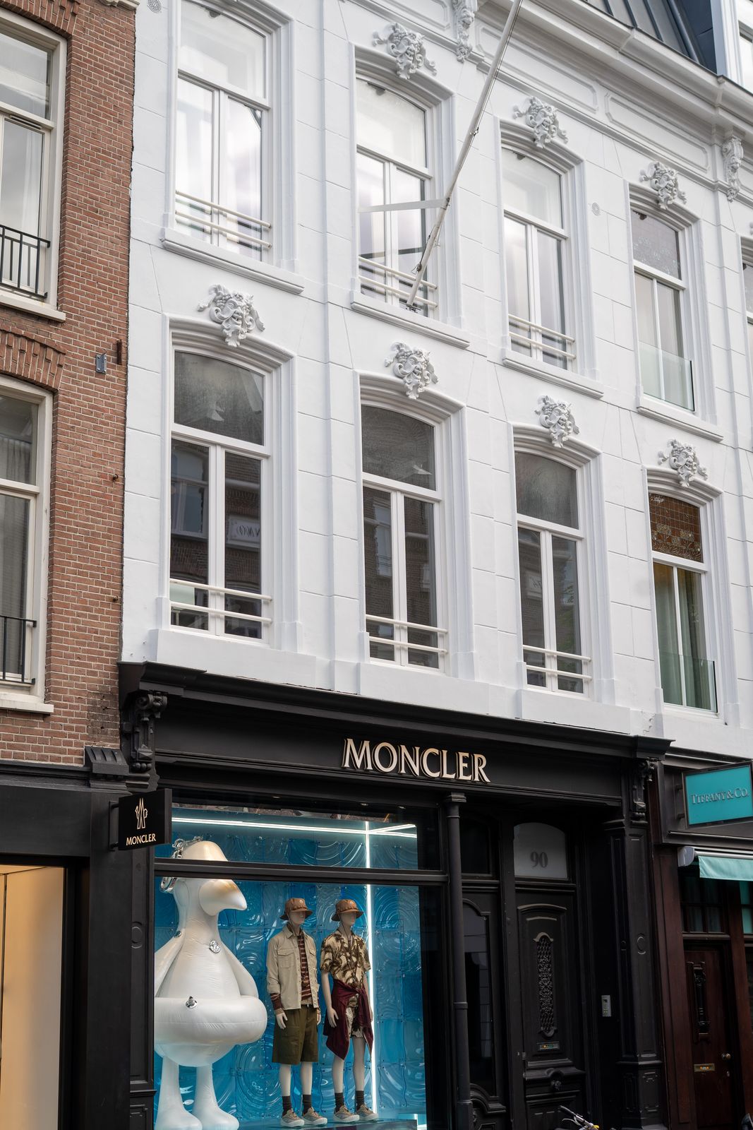 Hoekaanzicht van het pand aan de P.C. Hooftstraat